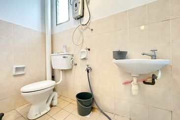 Semi-D Cluster Fasa 2, Renovated Exteded Kitchen!