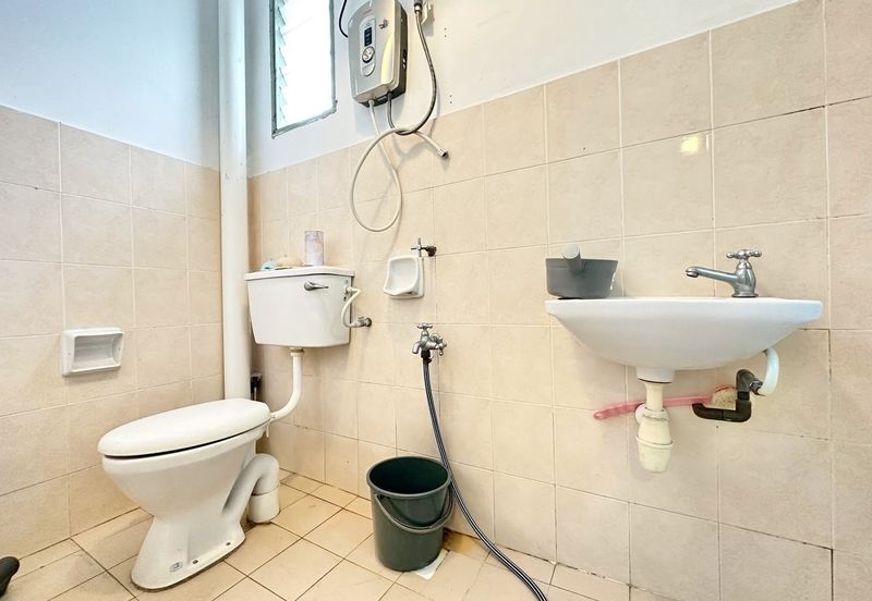 Semi-D Cluster Fasa 2, Renovated Exteded Kitchen!