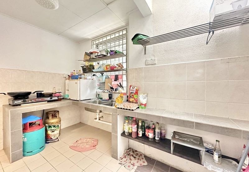 Semi-D Cluster Fasa 2, Renovated Exteded Kitchen!