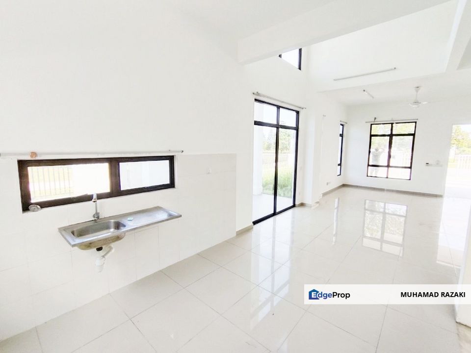 End Lot with Land, Facing Open! Gated & Guarded, Best Price Offer!, Selangor, Bandar Puncak Alam