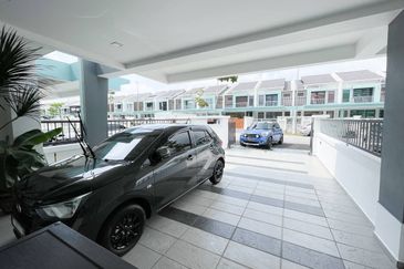 Suria Enclave Double Storey Puncak Alam, Cantik Fully Renovated Interior! Partialy Furnished Provided!