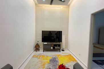 Suria Enclave Double Storey Puncak Alam, Cantik Fully Renovated Interior! Partialy Furnished Provided!