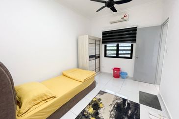 Suria Enclave Double Storey Puncak Alam, Cantik Fully Renovated Interior! Partialy Furnished Provided!