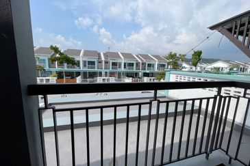 Suria Enclave Double Storey Puncak Alam, Cantik Fully Renovated Interior! Partialy Furnished Provided!