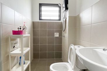 Suria Enclave Double Storey Puncak Alam, Cantik Fully Renovated Interior! Partialy Furnished Provided!