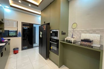 Suria Enclave Double Storey Puncak Alam, Cantik Fully Renovated Interior! Partialy Furnished Provided!