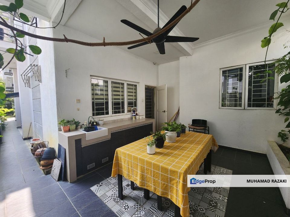 End Lot Arabella D’Kayangan, Renovated 5 + 1 All Room with Own Balcony, Selangor, Shah Alam