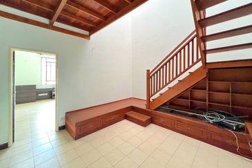 FREEHOLD! WELL MAINTAINED Double Storey Greenlane, Jalan Jerji Bukit Jelutong