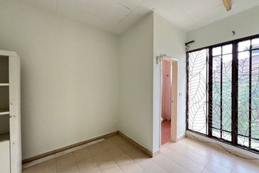 FREEHOLD! WELL MAINTAINED Double Storey Greenlane, Jalan Jerji Bukit Jelutong