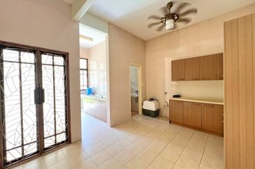 FREEHOLD! WELL MAINTAINED Double Storey Greenlane, Jalan Jerji Bukit Jelutong