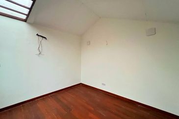 FREEHOLD! WELL MAINTAINED Double Storey Greenlane, Jalan Jerji Bukit Jelutong