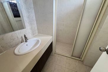 FREEHOLD! WELL MAINTAINED Double Storey Greenlane, Jalan Jerji Bukit Jelutong