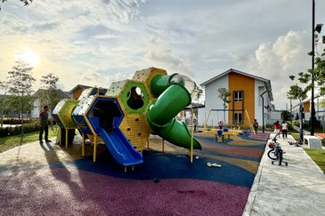 Corner Lot Double Storey Terrace, Ritma Perdana (Rumah Baru Siap)