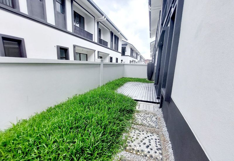 Hevea Elmina Gardens