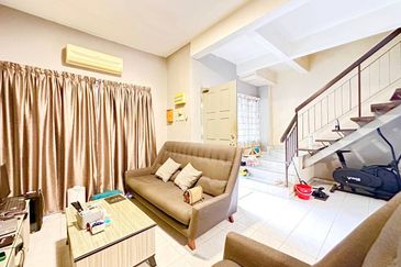 Murah! Renovated & Extended Double Storey Az-Zaharah Puncak Alam Fasa 2 (Individual Title Ready!)