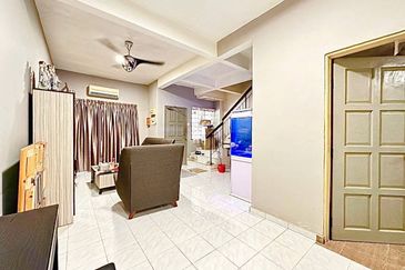 Murah! Renovated & Extended Double Storey Az-Zaharah Puncak Alam Fasa 2 (Individual Title Ready!)