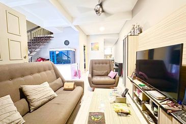 Murah! Renovated & Extended Double Storey Az-Zaharah Puncak Alam Fasa 2 (Individual Title Ready!)