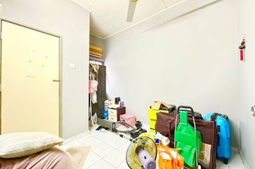 Murah! Renovated & Extended Double Storey Az-Zaharah Puncak Alam Fasa 2 (Individual Title Ready!)