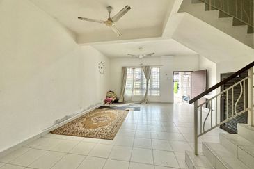 Double Storey Puncak Alam Fasa 3, Jln Cakera Purnama