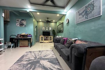 Renovated Double Storey Terrace Puncak Alam Fasa 3, Best Price!