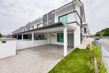 Puncak Alam Irama Perdana LBS, End Lot Double Storey Terrace House For Sale