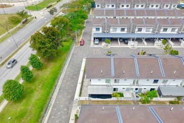 Puncak Alam Irama Perdana LBS, End Lot Double Storey Terrace House For Sale