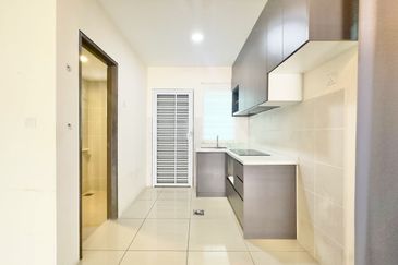 Puncak Alam Irama Perdana LBS, End Lot Double Storey Terrace House For Sale