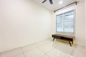 Puncak Alam Irama Perdana LBS, End Lot Double Storey Terrace House For Sale