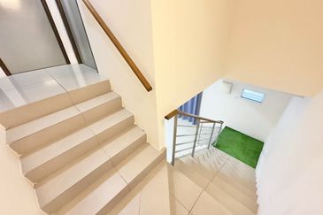 Puncak Alam Irama Perdana LBS, End Lot Double Storey Terrace House For Sale