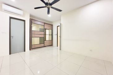 Puncak Alam Irama Perdana LBS, End Lot Double Storey Terrace House For Sale