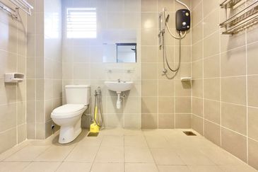 Puncak Alam Irama Perdana LBS, End Lot Double Storey Terrace House For Sale