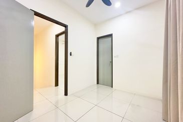 Puncak Alam Irama Perdana LBS, End Lot Double Storey Terrace House For Sale