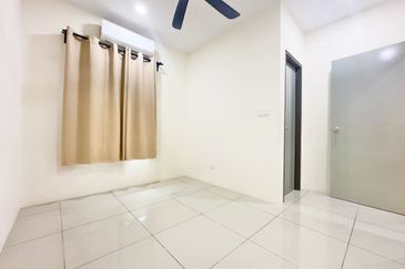 Puncak Alam Irama Perdana LBS, End Lot Double Storey Terrace House For Sale