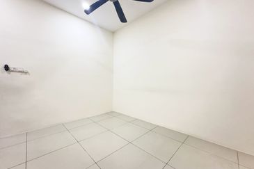 Puncak Alam Irama Perdana LBS, End Lot Double Storey Terrace House For Sale