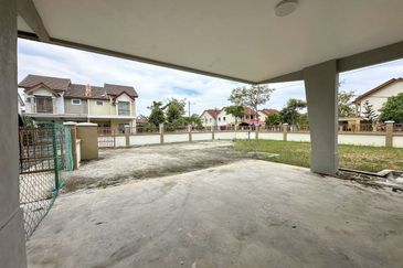 Puncak Alam, Alam Suria, Corner Lot Semi-D Double Storey, For Sale.