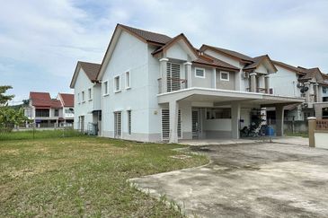 Puncak Alam, Alam Suria, Corner Lot Semi-D Double Storey, For Sale.