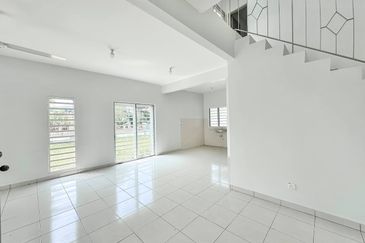 Puncak Alam, Alam Suria, Corner Lot Semi-D Double Storey, For Sale.