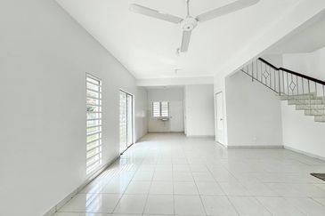 Puncak Alam, Alam Suria, Corner Lot Semi-D Double Storey, For Sale.