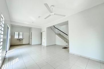 Puncak Alam, Alam Suria, Corner Lot Semi-D Double Storey, For Sale.