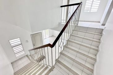 Puncak Alam, Alam Suria, Corner Lot Semi-D Double Storey, For Sale.