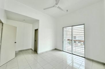 Puncak Alam, Alam Suria, Corner Lot Semi-D Double Storey, For Sale.