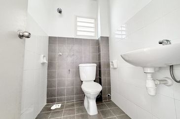 Puncak Alam, Alam Suria, Corner Lot Semi-D Double Storey, For Sale.