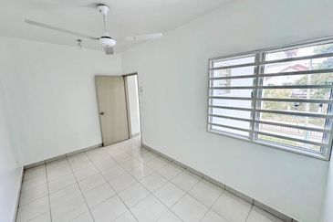 Puncak Alam, Alam Suria, Corner Lot Semi-D Double Storey, For Sale.