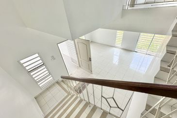 Puncak Alam, Alam Suria, Corner Lot Semi-D Double Storey, For Sale.