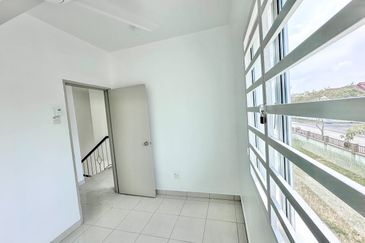 Puncak Alam, Alam Suria, Corner Lot Semi-D Double Storey, For Sale.