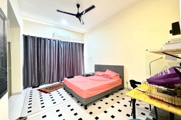 Alam Suria, Puncak Alam, Double Storey Superlink For Sale - Double Frontage House