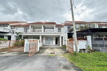 Alam Suria, Puncak Alam, Double Storey Superlink For Sale - Double Frontage House