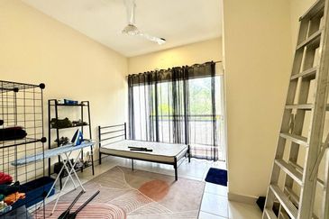 Alam Suria, Puncak Alam, Double Storey Superlink For Sale - Double Frontage House