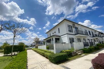 Graham Garden, Eco Grandeur, Puncak Alam - End Lot with Patio, Double Storey For Sale (Fully Furnished & Near To Surau)