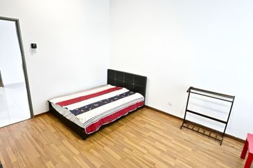 Cherry 2, Bandar Hillpark, Puncak Alam, Double Storey Superlink 4Bed 4Bath (Fully Furnished & Facing Open) For Sale.